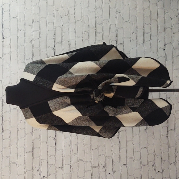 crown & ivy Jackets & Blazers - Crown & Ivy OSFA Belted Fleece Poncho